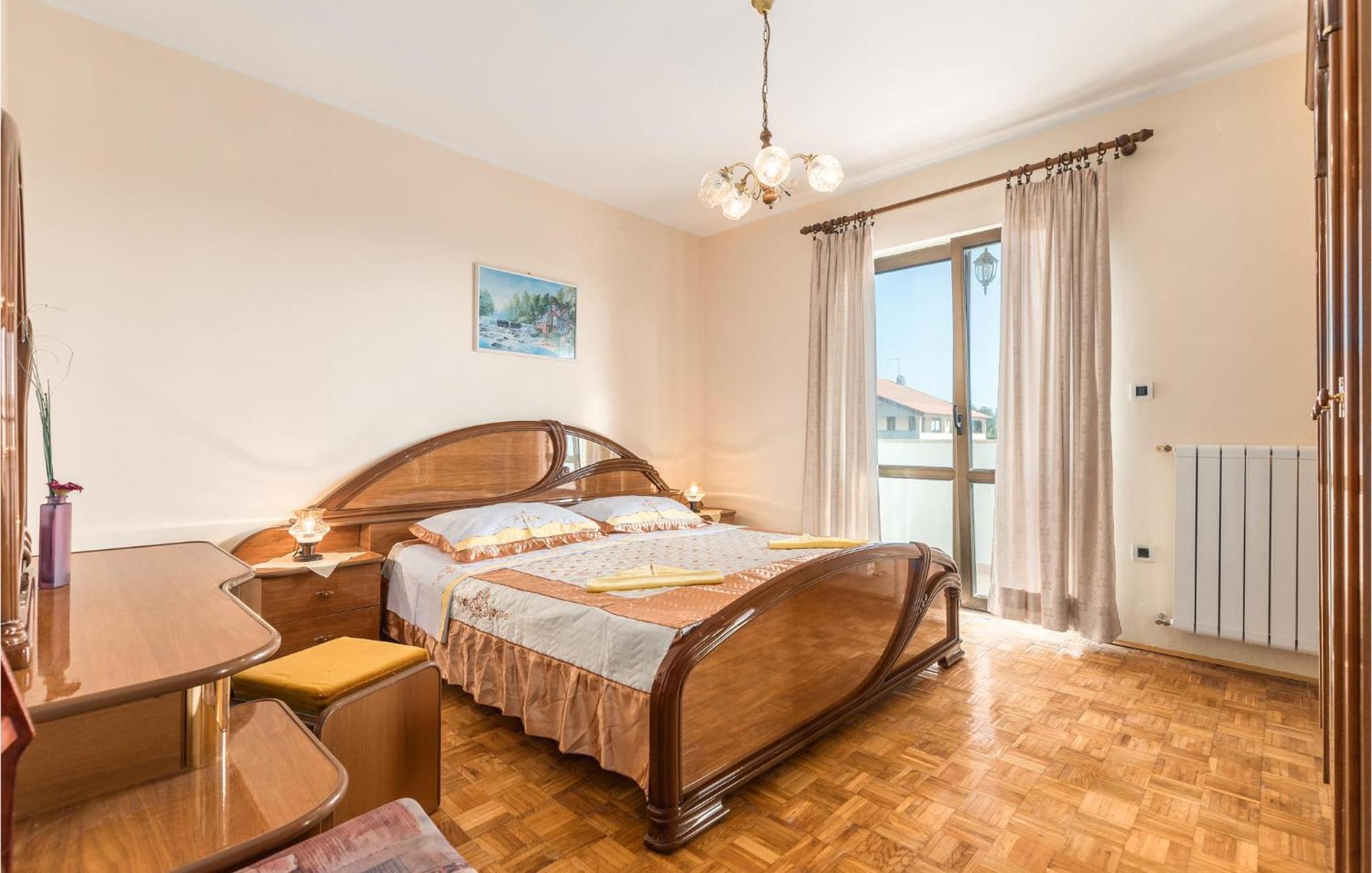 Beautiful Home In Visnjan With Wifi 외부 사진