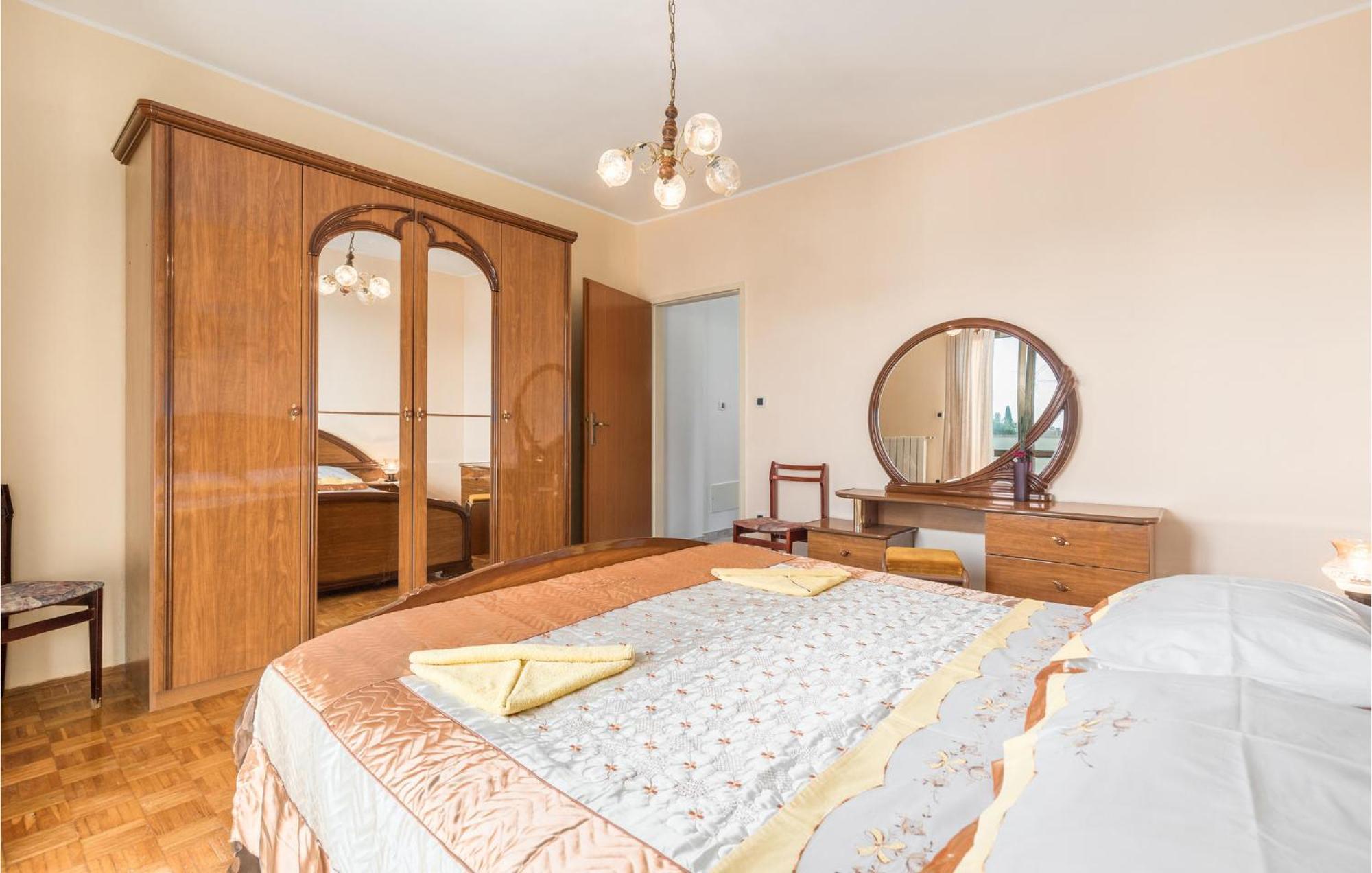 Beautiful Home In Visnjan With Wifi 외부 사진