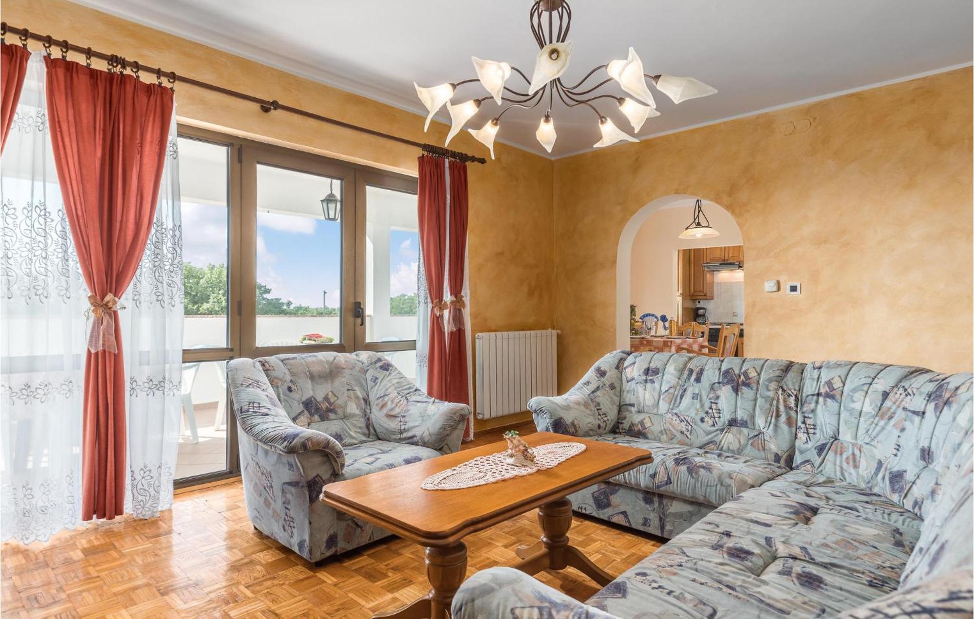 Beautiful Home In Visnjan With Wifi 외부 사진