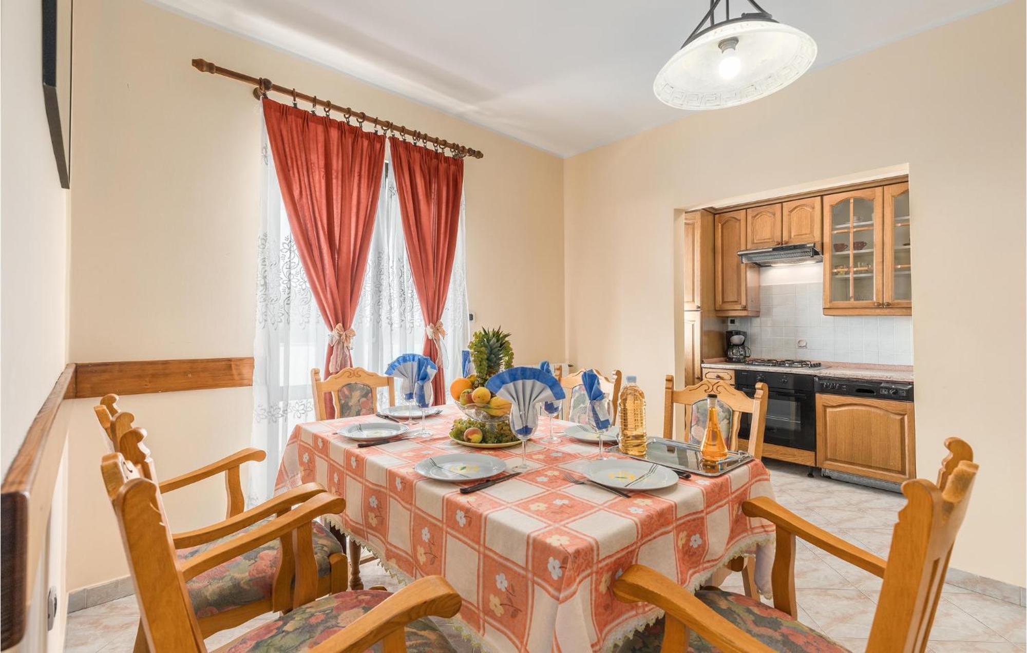 Beautiful Home In Visnjan With Wifi 외부 사진